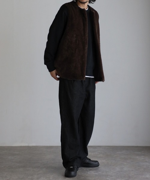 CREARE -LINO-（クレアーレリノ）の「ショートファーベスト<ユニセックス>（ベスト・メンズ・ブラック/ブラウン・M/L）」の4枚目の写真