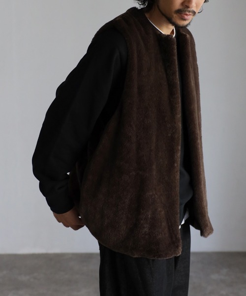 CREARE -LINO-（クレアーレリノ）の「ショートファーベスト<ユニセックス>（ベスト・メンズ・ブラック/ブラウン・M/L）」の17枚目の写真
