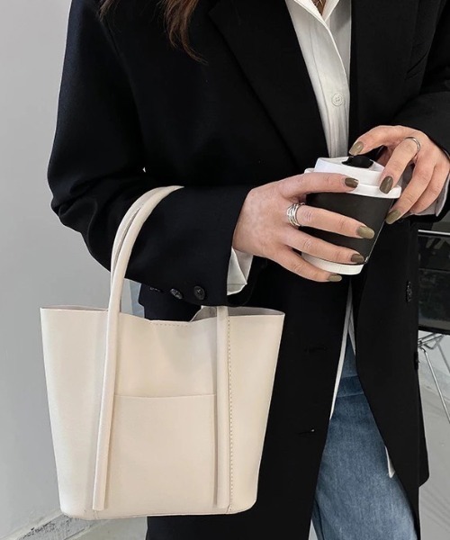 ammy.（エイミードット）の「【 ammy. / エイミードット 】 スクエア ライト ミニ ハンドバッグ（ハンドバッグ・レディース・ベージュ/ブラック/ブラウン/アイボリー/キャメル・FREE）」の11枚目の写真