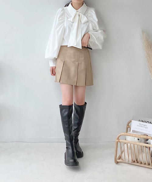 AS KNOW AS plus(アズノゥアズプラス)の「○パールボタン ボウタイブラウス(シャツ/ブラウス・レディース・ブルー/ブラック系その他/オフホワイト/ホワイト系その他/ベージュ系その他・FREE)」の10枚目の写真