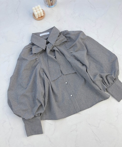 AS KNOW AS plus(アズノゥアズプラス)の「○パールボタン ボウタイブラウス(シャツ/ブラウス・レディース・ブルー/ブラック系その他/オフホワイト/ホワイト系その他/ベージュ系その他・FREE)」の19枚目の写真