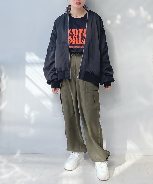 AS KNOW AS plus(アズノゥアズプラス)の「○ギャザーボリューム袖MA-1(MA-1・レディース・ライトカーキ/アイボリー/ブラック・FREE)」の13枚目の写真