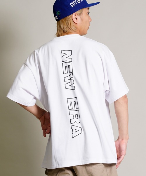 NEW ERA(ニューエラ)の「【 ムラサキスポーツ別注】NEW ERA/ニューエラ Rear Vertical Logo オーバーサイズ バックロゴプリントTシャツ 13717526/13717527/13717528(Tシャツ/カットソー・メンズ・ホワイト/ブラック/カーキ・M/XXL/L/XL)」の2枚目の写真