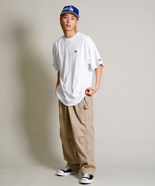 NEW ERA(ニューエラ)の「【 ムラサキスポーツ別注】NEW ERA/ニューエラ Rear Vertical Logo オーバーサイズ バックロゴプリントTシャツ 13717526/13717527/13717528(Tシャツ/カットソー・メンズ・ホワイト/ブラック/カーキ・M/XXL/L/XL)」の7枚目の写真