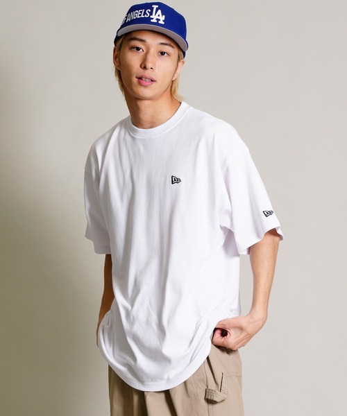 NEW ERA(ニューエラ)の「【 ムラサキスポーツ別注】NEW ERA/ニューエラ Rear Vertical Logo オーバーサイズ バックロゴプリントTシャツ 13717526/13717527/13717528(Tシャツ/カットソー・メンズ・ホワイト/ブラック/カーキ・M/XXL/L/XL)」の4枚目の写真