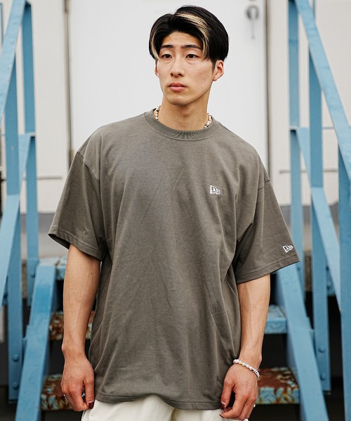 NEW ERA(ニューエラ)の「【 ムラサキスポーツ別注】NEW ERA/ニューエラ Rear Vertical Logo オーバーサイズ バックロゴプリントTシャツ 13717526/13717527/13717528(Tシャツ/カットソー・メンズ・ホワイト/ブラック/カーキ・M/XXL/L/XL)」の20枚目の写真