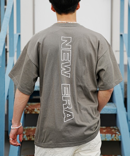 NEW ERA(ニューエラ)の「【 ムラサキスポーツ別注】NEW ERA/ニューエラ Rear Vertical Logo オーバーサイズ バックロゴプリントTシャツ 13717526/13717527/13717528(Tシャツ/カットソー・メンズ・ホワイト/ブラック/カーキ・M/XXL/L/XL)」の22枚目の写真