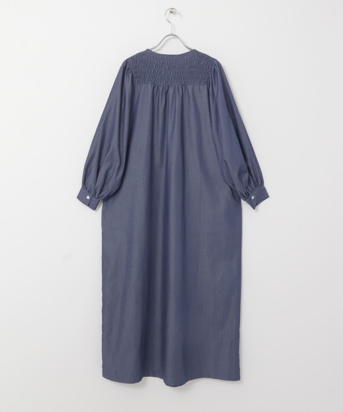 F by ROSSO(エフバイロッソ)の「『UR TECH WORKLUXE』F by ROSSO デニムシャーリングワンピース(ワンピース・レディース・インディゴブルー/ライトインディゴブルー・FREE)」の22枚目の写真