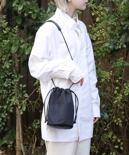 ESLOW（エスロー）の「ESLOW/エスロー CYLINDER DRAWSTRING BAG バッグ 巾着バック ミニバッグ（ショルダーバッグ・レディース・ブラック/グレー/オフホワイト・FREE）」の9枚目の写真