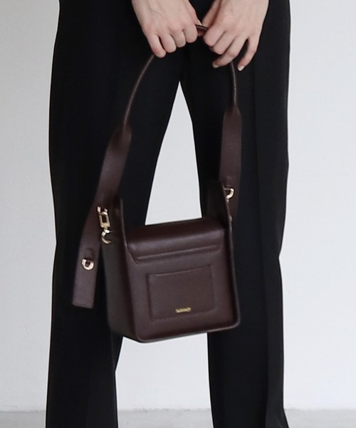 Kabinett(カビネ)の「kabinett / square bag(スクエア型レザーバッグ)(ショルダーバッグ・レディース・ブルー/ブラウン・FREE)」の6枚目の写真