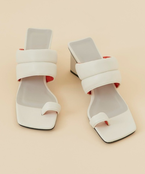 CITY TOKYO（シティトウキョウ）の「トライアングルヒールパフィーサンダル（サンダル・レディース・オフホワイト/シルバー/ブラック・1/2）」の4枚目の写真