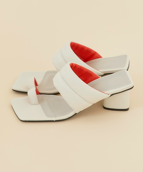 CITY TOKYO（シティトウキョウ）の「トライアングルヒールパフィーサンダル（サンダル・レディース・オフホワイト/シルバー/ブラック・1/2）」の19枚目の写真