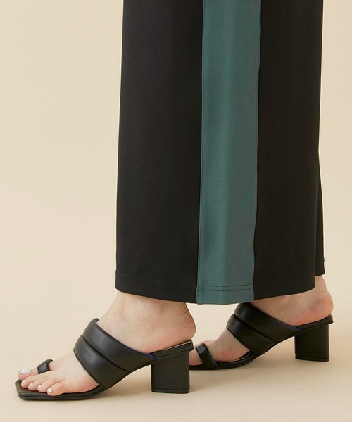 CITY TOKYO（シティトウキョウ）の「トライアングルヒールパフィーサンダル（サンダル・レディース・オフホワイト/シルバー/ブラック・1/2）」の14枚目の写真