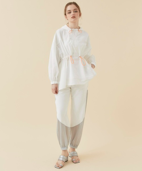 CITY TOKYO（シティトウキョウ）の「トライアングルヒールパフィーサンダル（サンダル・レディース・オフホワイト/シルバー/ブラック・1/2）」の12枚目の写真