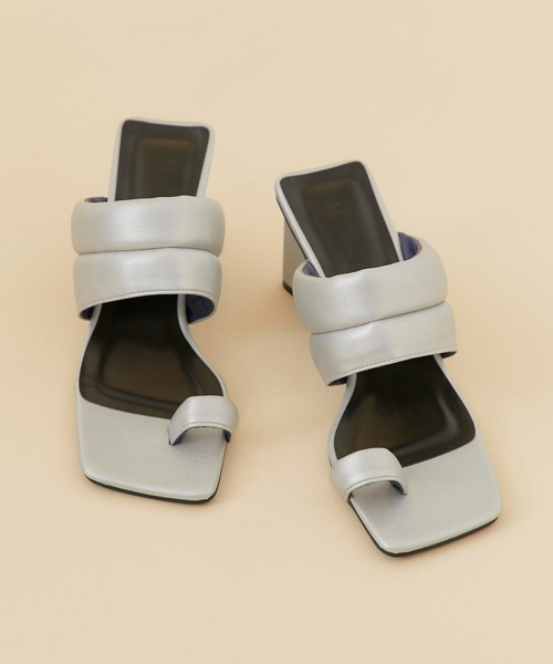 CITY TOKYO（シティトウキョウ）の「トライアングルヒールパフィーサンダル（サンダル・レディース・オフホワイト/シルバー/ブラック・1/2）」の6枚目の写真