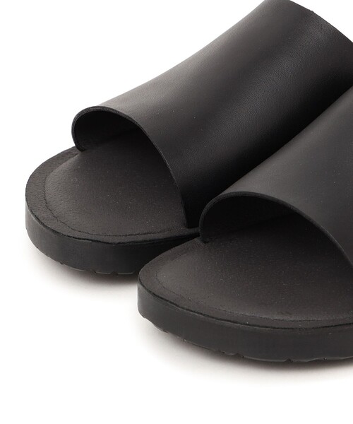 SHIPS any（シップス エニィ）の「SHIPS any: カウレザー ワンストラップ サンダル◇（サンダル・メンズ・ブラック・42/43/41/40）」の3枚目の写真