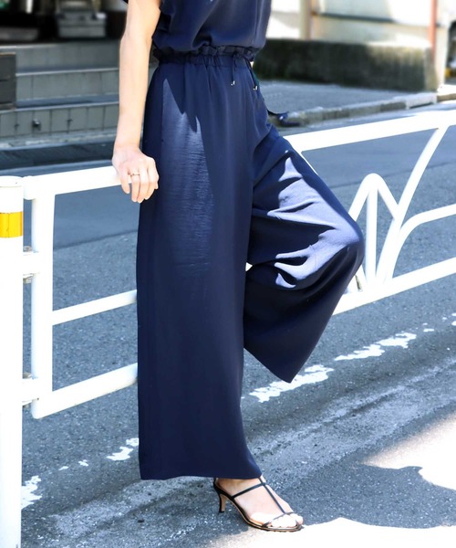 Jines(ジネス)の「ポリラクシーギャザーワイドパンツ(その他パンツ・レディース・ネイビー/イエロー/ブルー・38)」の9枚目の写真