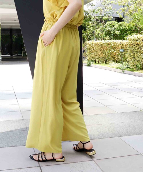 Jines(ジネス)の「ポリラクシーギャザーワイドパンツ(その他パンツ・レディース・ネイビー/イエロー/ブルー・38)」の7枚目の写真