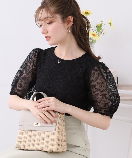 couture brooch(クチュールブローチ)の「◆【上品フェミニンに華やぎスタイル。】マーメイド刺繍レーストップス(Tシャツ/カットソー・レディース・アイボリー/ライトグリーン/ブラック/ピンク系その他・38/40/42)」の3枚目の写真