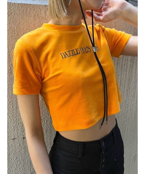 EMODA（エモダ）の「エンブロイダリーベロアトップス（Tシャツ/カットソー・レディース・ブラック/ホワイト/オレンジ/グリーン・FREE）」の16枚目の写真