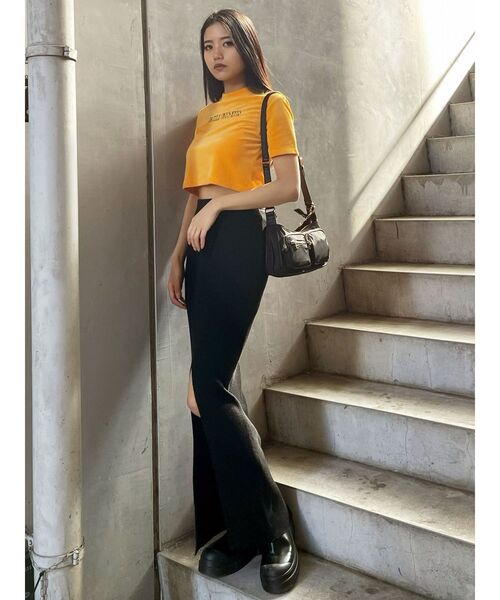 EMODA（エモダ）の「エンブロイダリーベロアトップス（Tシャツ/カットソー・レディース・ブラック/ホワイト/オレンジ/グリーン・FREE）」の21枚目の写真