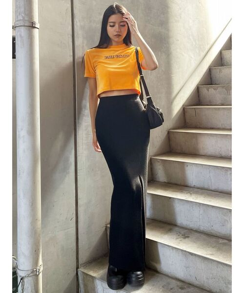 EMODA（エモダ）の「エンブロイダリーベロアトップス（Tシャツ/カットソー・レディース・ブラック/ホワイト/オレンジ/グリーン・FREE）」の22枚目の写真