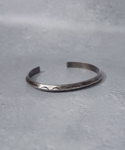 SBG（エスビー）の「SBG デザインバングルブレスレット（バングル/リストバンド・メンズ・B/A/C・FREE）」の2枚目の写真