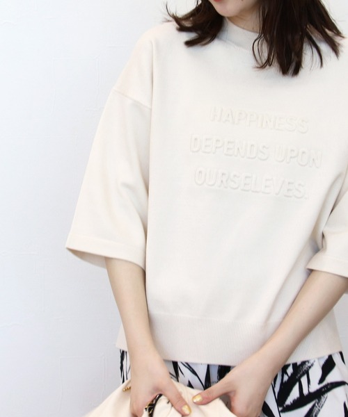 Jines(ジネス)の「* エンボスロゴニットTプルオーバー(ニット/セーター・レディース・オフホワイト/ブラック/ピンク/ブラウン/ネイビー・38)」の2枚目の写真