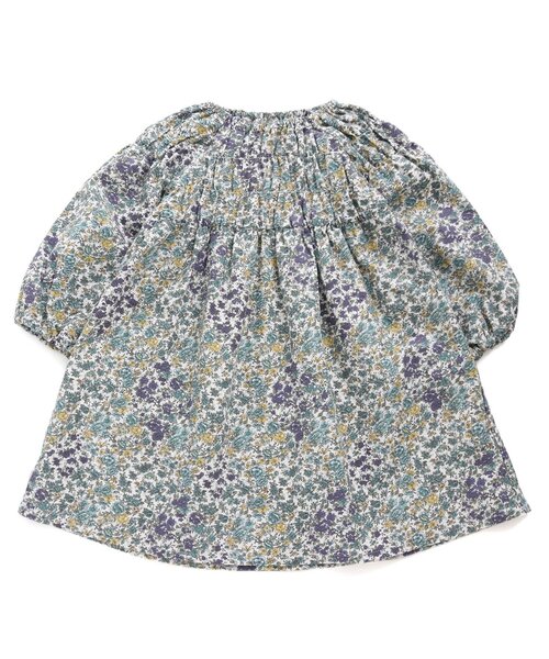 Seraph（セラフ）の「小花柄シャーリングワンピース（ワンピース・キッズ・ブルー/チャコール/レッド・130/140/90/95/110/80/120/100）」の3枚目の写真