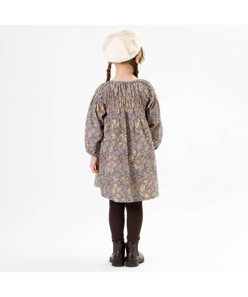 Seraph（セラフ）の「小花柄シャーリングワンピース（ワンピース・キッズ・ブルー/チャコール/レッド・130/140/90/95/110/80/120/100）」の5枚目の写真