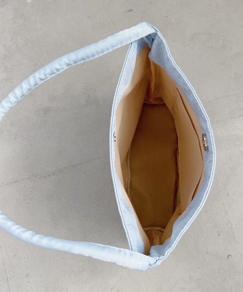 Loueme（ルエム）の「ロゴ刺繍ワンハンドルバッグ（ハンドバッグ・レディース・ピンク/アイボリー/ブラック/ライトブルー・FREE）」の22枚目の写真