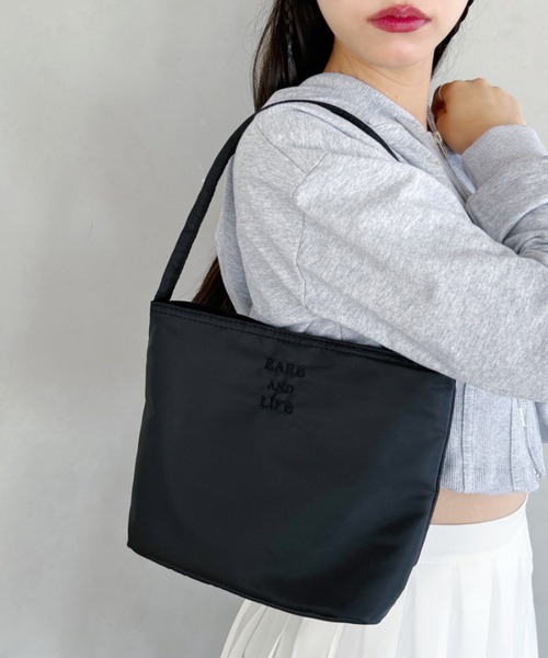 Loueme（ルエム）の「ロゴ刺繍ワンハンドルバッグ（ハンドバッグ・レディース・ピンク/アイボリー/ブラック/ライトブルー・FREE）」の10枚目の写真