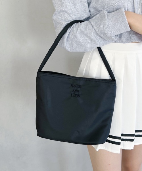 Loueme（ルエム）の「ロゴ刺繍ワンハンドルバッグ（ハンドバッグ・レディース・ピンク/アイボリー/ブラック/ライトブルー・FREE）」の11枚目の写真