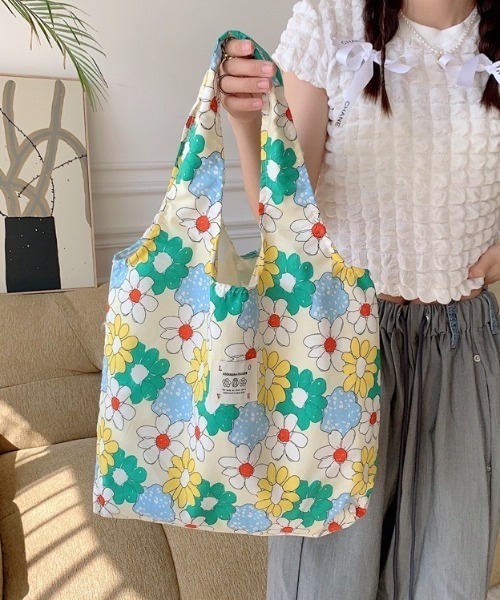 wears（ウェアーズ）の「【A4収納可】総柄ラウンドトートバッグ（トートバッグ・レディース・その他1/その他7/その他5/その他4/その他3/その他8/その他2/その他9/その他6・FREE）」の3枚目の写真