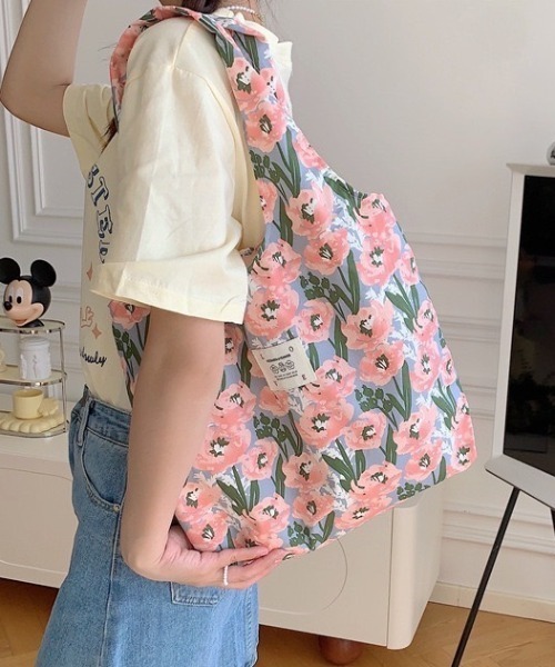 wears（ウェアーズ）の「【A4収納可】総柄ラウンドトートバッグ（トートバッグ・レディース・その他1/その他7/その他5/その他4/その他3/その他8/その他2/その他9/その他6・FREE）」の4枚目の写真