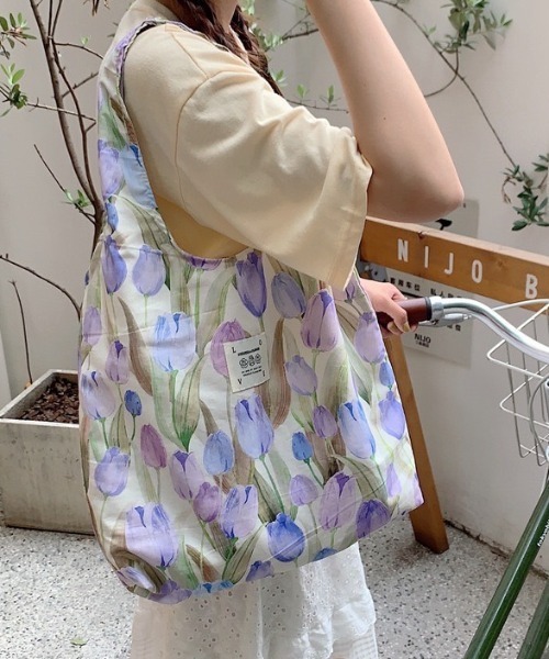 wears（ウェアーズ）の「【A4収納可】総柄ラウンドトートバッグ（トートバッグ・レディース・その他1/その他7/その他5/その他4/その他3/その他8/その他2/その他9/その他6・FREE）」の9枚目の写真