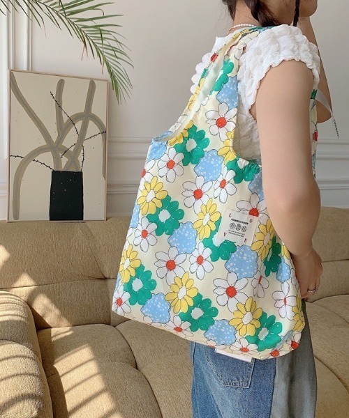 wears（ウェアーズ）の「【A4収納可】総柄ラウンドトートバッグ（トートバッグ・レディース・その他1/その他7/その他5/その他4/その他3/その他8/その他2/その他9/その他6・FREE）」の10枚目の写真