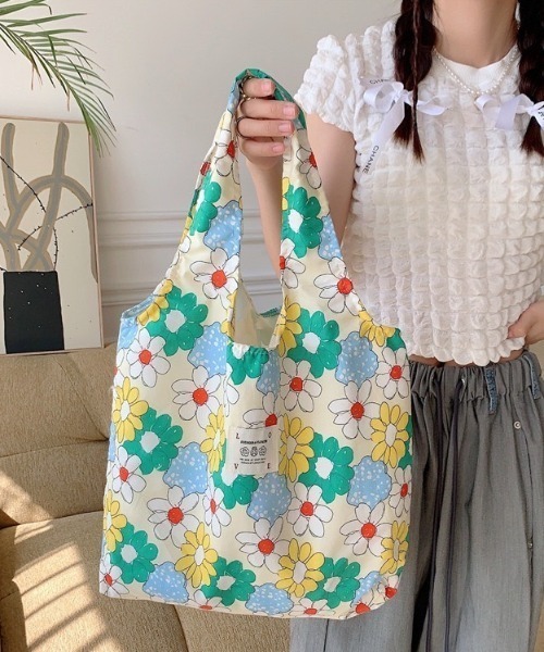wears（ウェアーズ）の「【A4収納可】総柄ラウンドトートバッグ（トートバッグ・レディース・その他1/その他7/その他5/その他4/その他3/その他8/その他2/その他9/その他6・FREE）」の11枚目の写真