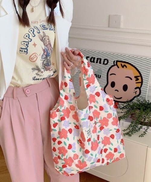 wears（ウェアーズ）の「【A4収納可】総柄ラウンドトートバッグ（トートバッグ・レディース・その他1/その他7/その他5/その他4/その他3/その他8/その他2/その他9/その他6・FREE）」の15枚目の写真