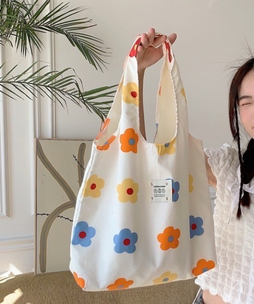 wears（ウェアーズ）の「【A4収納可】総柄ラウンドトートバッグ（トートバッグ・レディース・その他1/その他7/その他5/その他4/その他3/その他8/その他2/その他9/その他6・FREE）」の19枚目の写真
