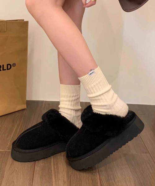 Vipoa(ヴィポア)の「厚底ボリュームフェイクムートンスリッポン(スリッポン・レディース・ブラック/キャメル/ベージュ/ライトベージュ・SMALL/MEDIUM/LARGE)」の1枚目の写真