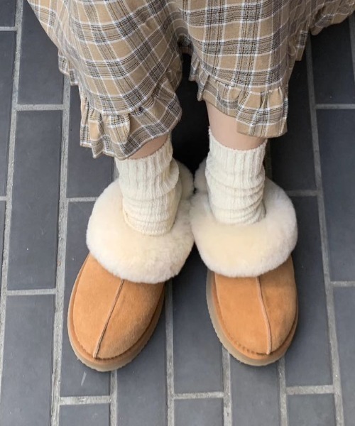 Vipoa(ヴィポア)の「厚底ボリュームフェイクムートンスリッポン(スリッポン・レディース・ブラック/キャメル/ベージュ/ライトベージュ・SMALL/MEDIUM/LARGE)」の14枚目の写真