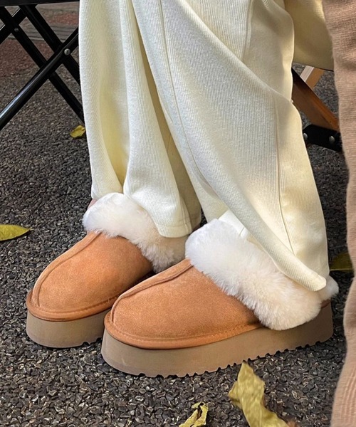 Vipoa(ヴィポア)の「厚底ボリュームフェイクムートンスリッポン(スリッポン・レディース・ブラック/キャメル/ベージュ/ライトベージュ・SMALL/MEDIUM/LARGE)」の13枚目の写真