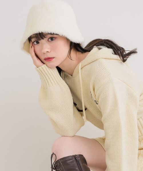 casita(RETRO GIRL)(カシータ)の「パール付きシャギーハット(ハット・レディース・ブラック/ライトグレー/オフホワイト・ONE SIZE)」の5枚目の写真