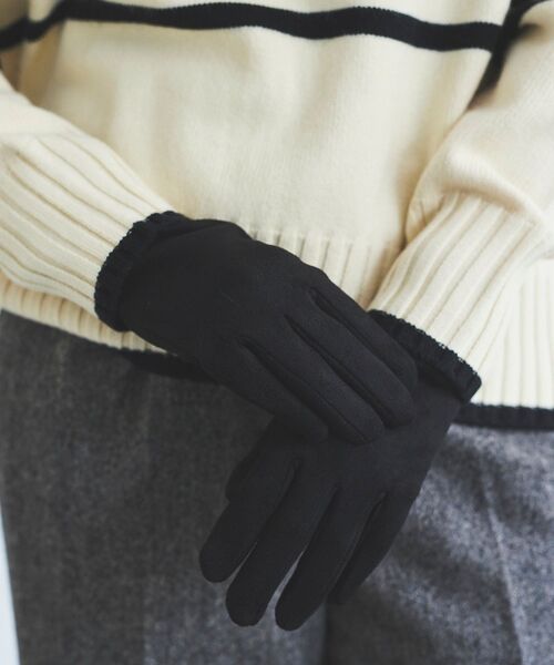 le.coeur blanc(ルクールブラン)の「ストレッチスエードグローブ(手袋・レディース・ベージュ/ブラック・FREE)」の2枚目の写真
