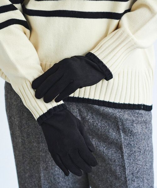 le.coeur blanc(ルクールブラン)の「ストレッチスエードグローブ(手袋・レディース・ベージュ/ブラック・FREE)」の4枚目の写真