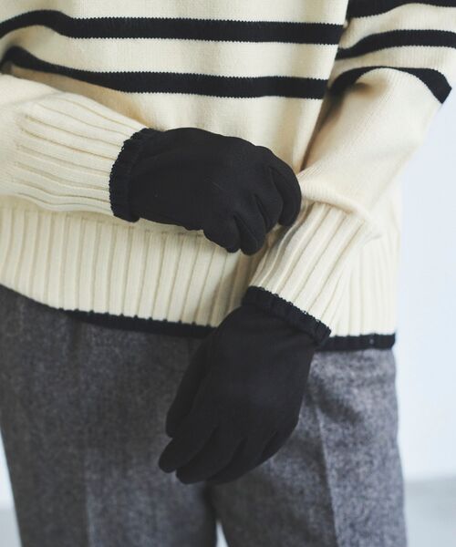 le.coeur blanc(ルクールブラン)の「ストレッチスエードグローブ(手袋・レディース・ベージュ/ブラック・FREE)」の5枚目の写真