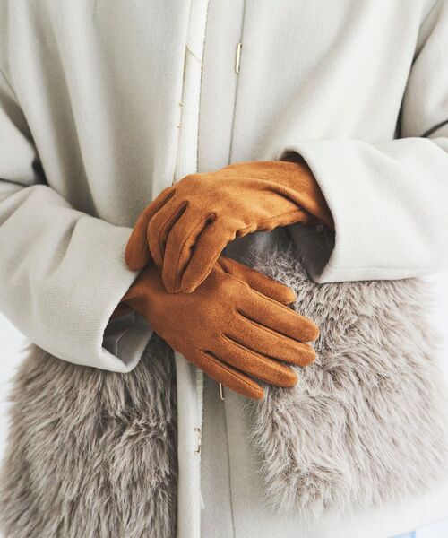 le.coeur blanc(ルクールブラン)の「ストレッチスエードグローブ(手袋・レディース・ベージュ/ブラック・FREE)」の9枚目の写真