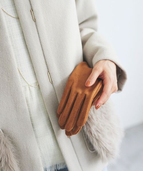 le.coeur blanc(ルクールブラン)の「ストレッチスエードグローブ(手袋・レディース・ベージュ/ブラック・FREE)」の15枚目の写真