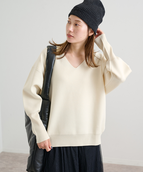 FRAMeWORK（フレームワーク）の「スムースVネックプルオーバー（ニット/セーター・レディース・ブラック/ホワイト・FREE）」の9枚目の写真